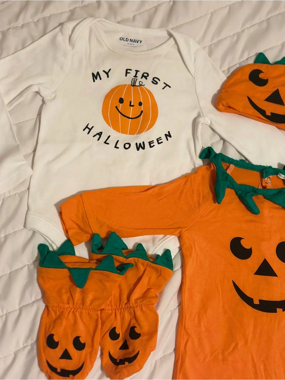 My first Halloween 🎃 Onesie & Pumpkin 4-Piece Baby Costume Set